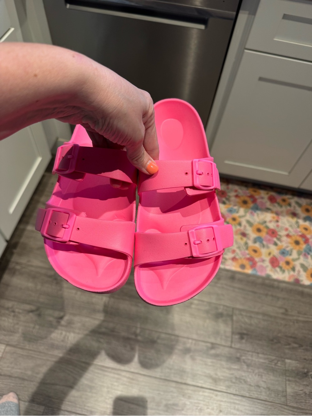 Shade & Shore Bright Pink Textured Slide Sandals